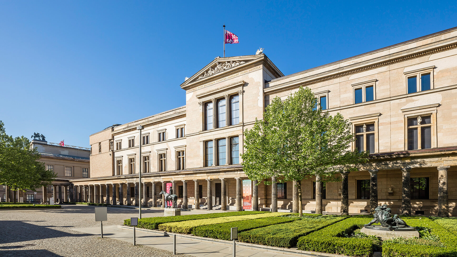 Berlin: Kolonnadenhof et Neues Museum sur l'île aux musées