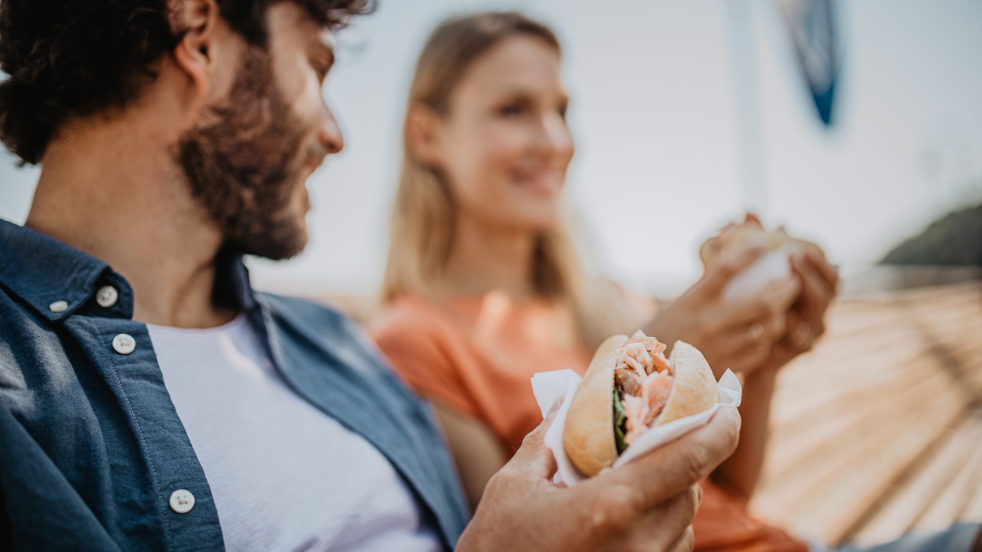 Goehren: Couple is resting on bench with food