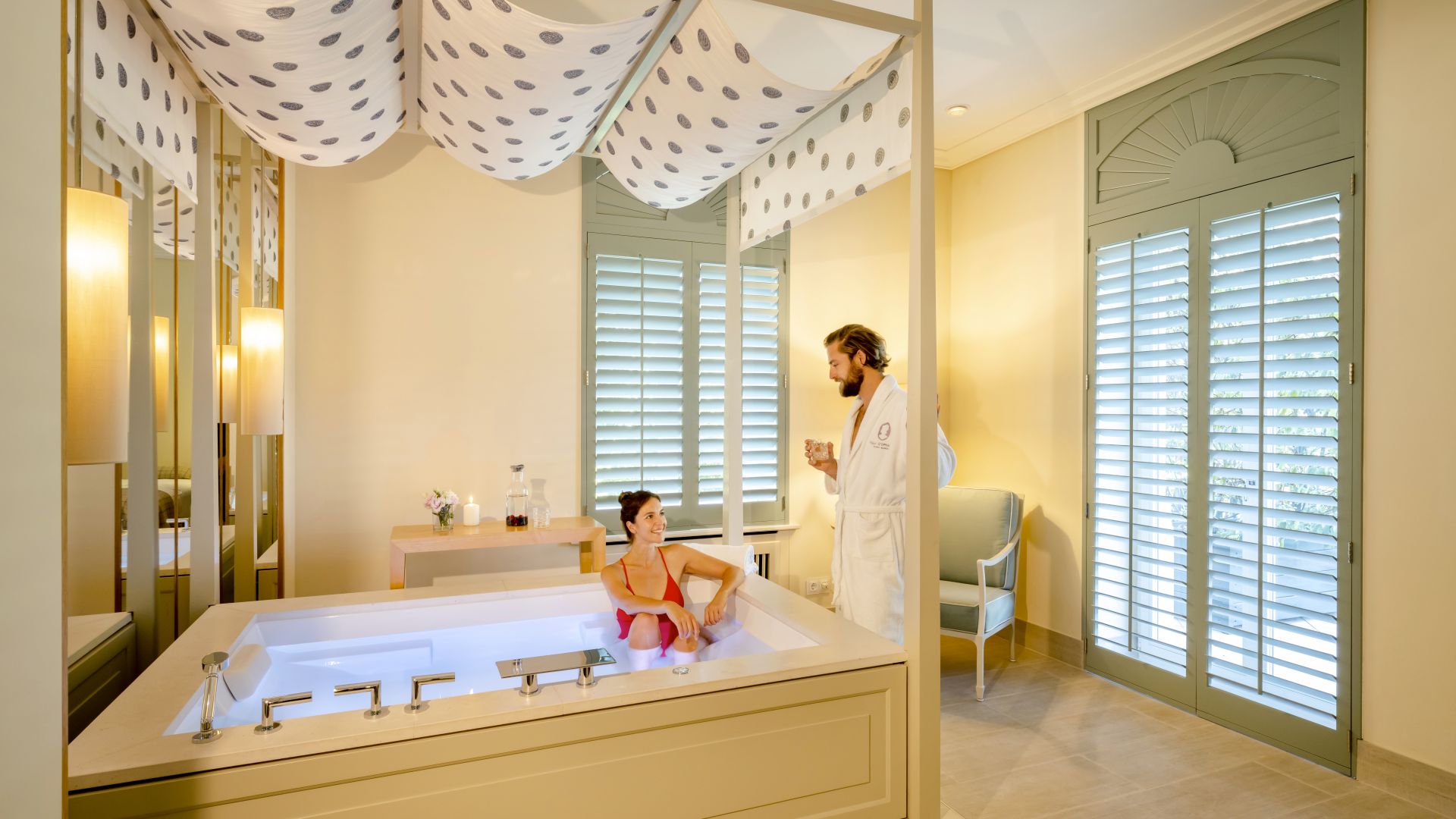 Baden-Baden: Couple in the hotel with wellness treatment