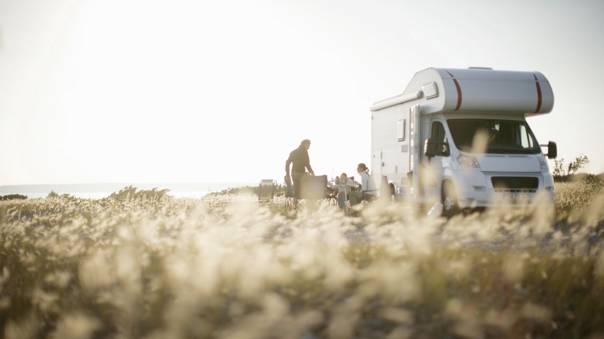 Mer Baltique: camping-car dans les dunes