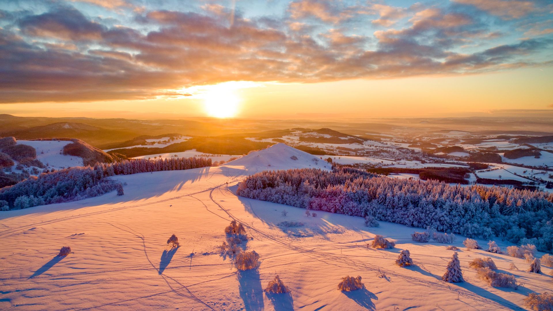 Gersfeld : vue depuis le Wasserkuppe dans le Rhön au coucher du soleil