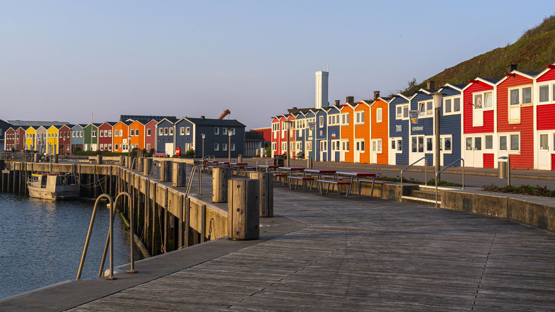 Heligoland: Harbour promenade with colorful houses