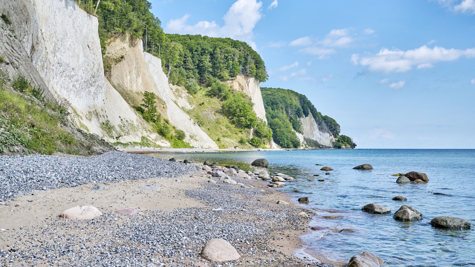 Sassnitz: cliffs with a view of the chalk cliffs