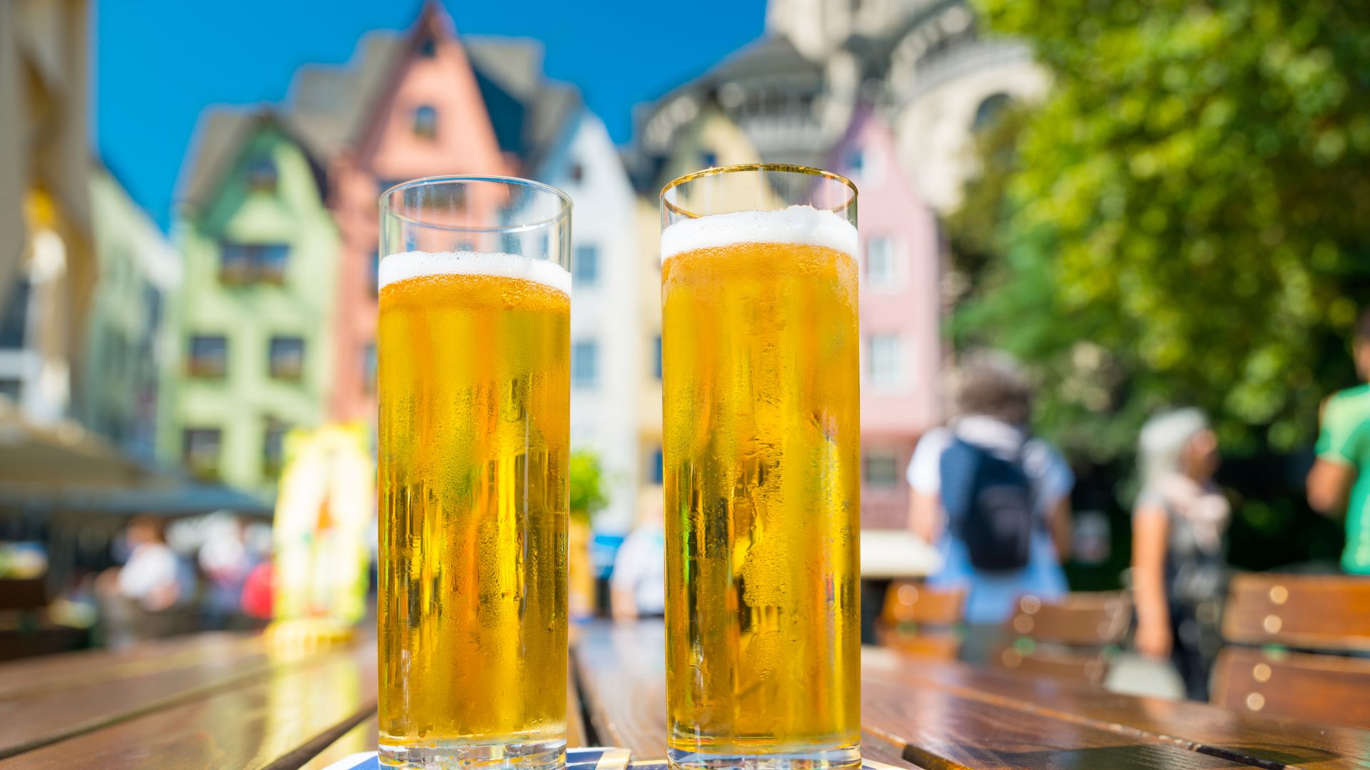 Köln: Zwei kühle Kölsch im Restaurant