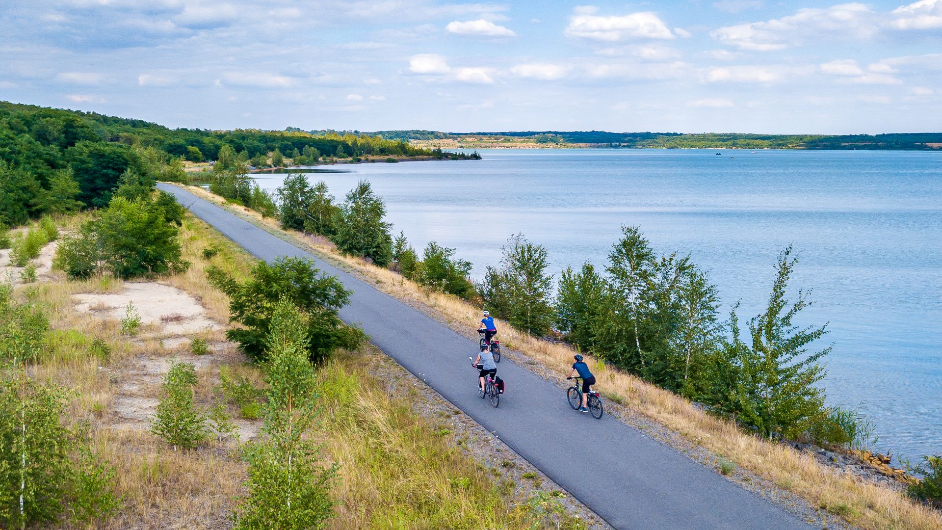 Leipzig: three cyclists on the Neuseenland cycle route