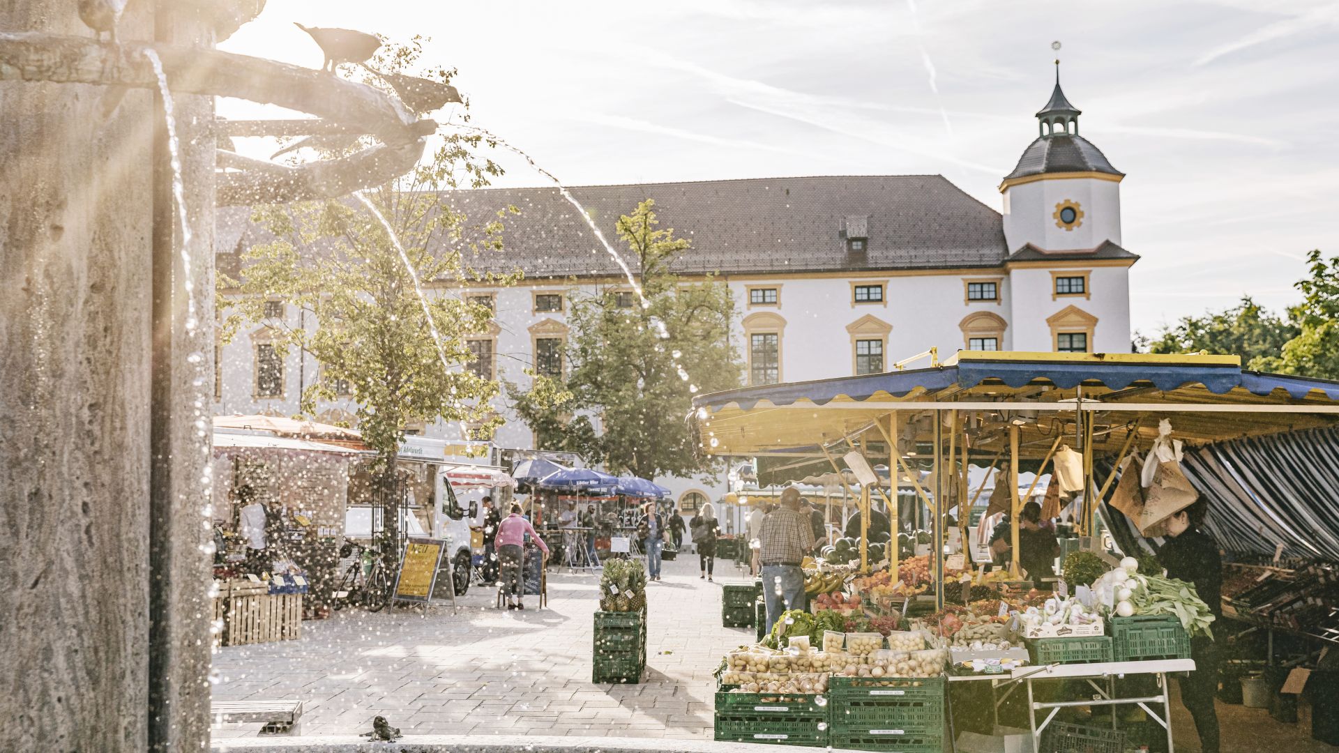 Kempten: Hildegardplatz avec stands de marché