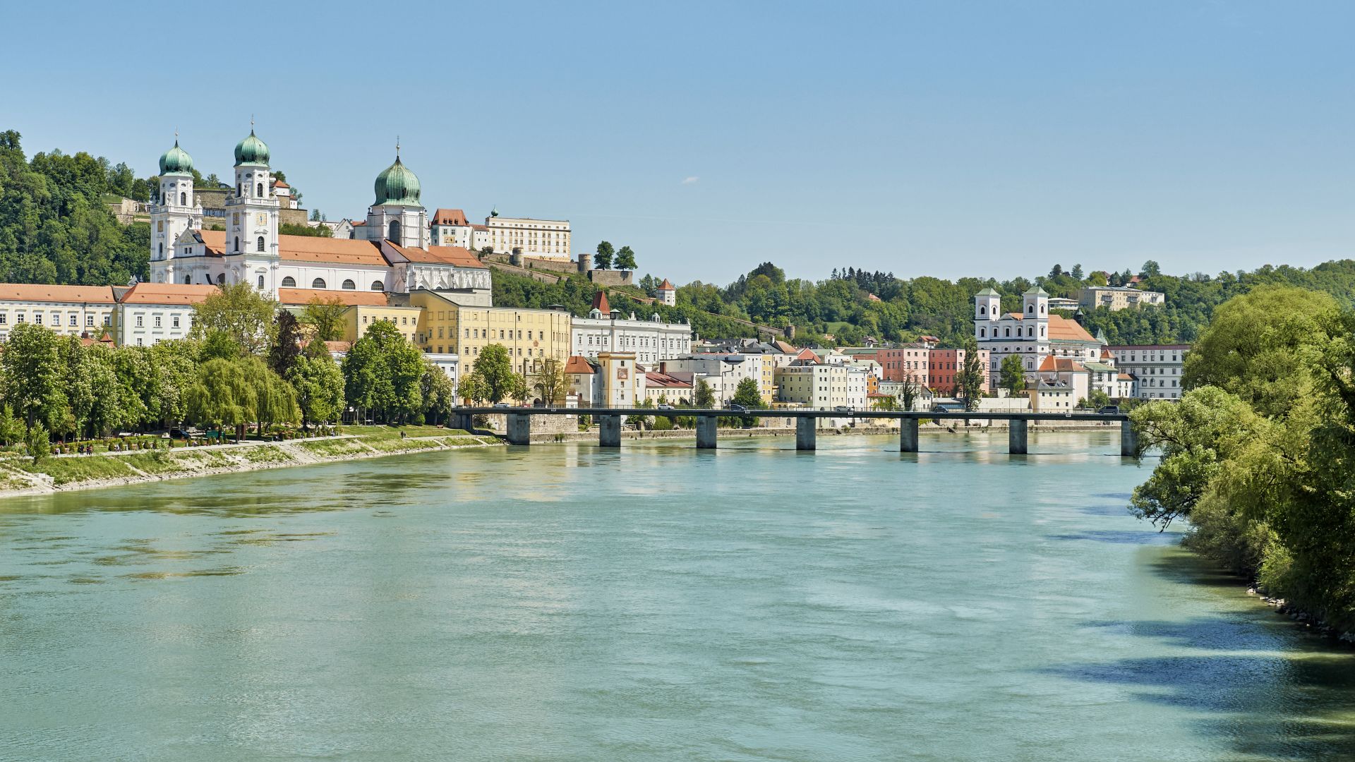 Passau: Danube river with city view