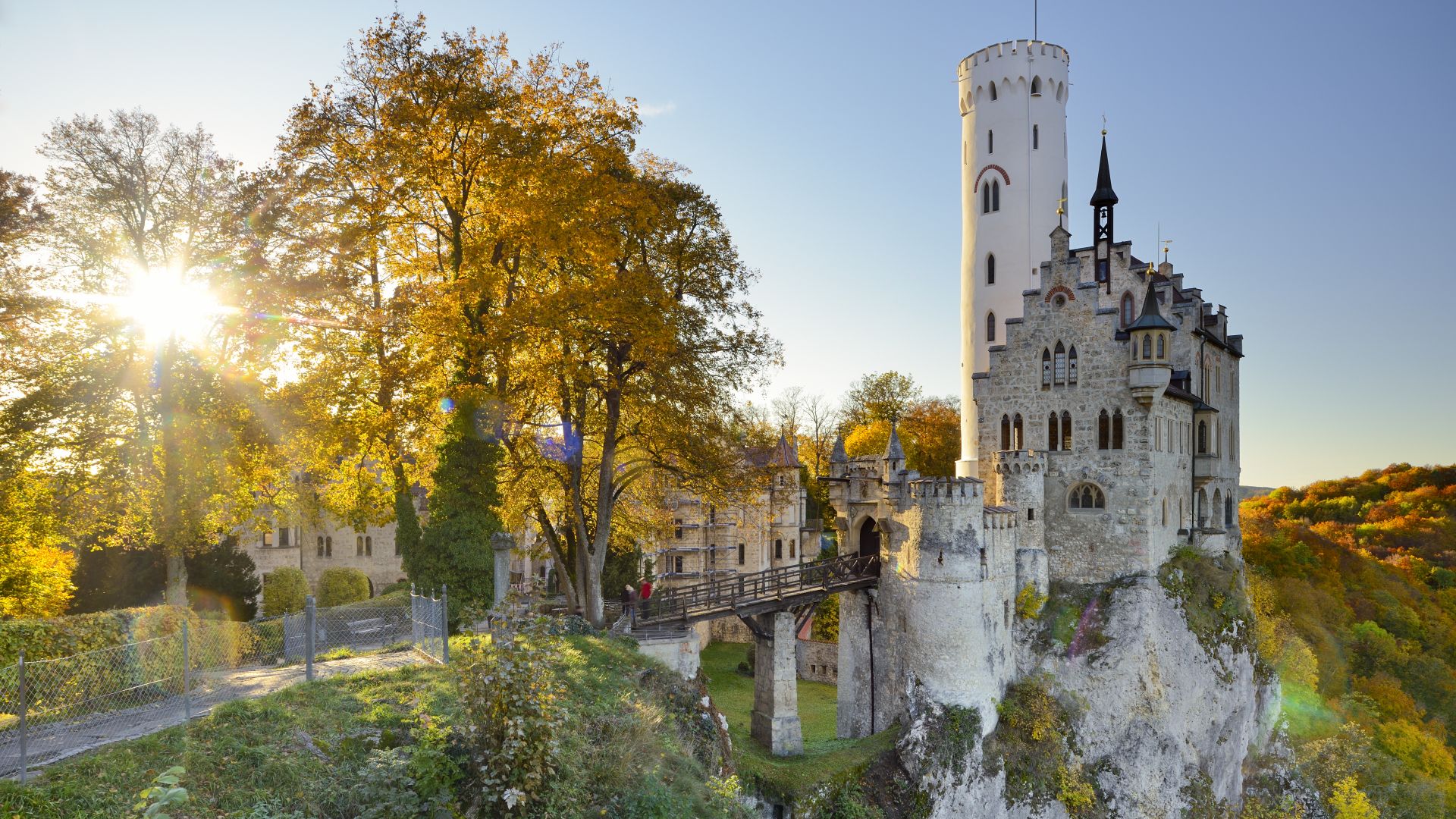 Reutlingen: Le château féerique de Lichtenstein au soleil d'automne