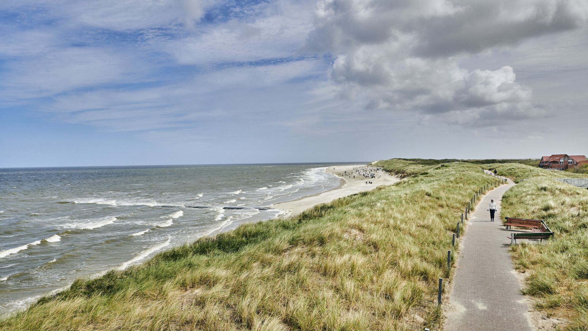 Baltrum: Dunes on the dike