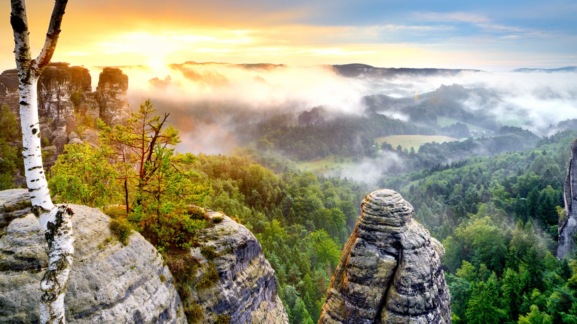 Saxon Switzerland National Park: View over the Osterzgebirge at sunrise