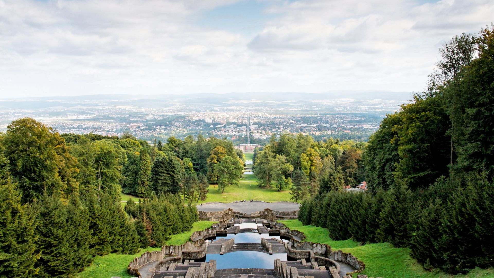 Kassel: Blick von den Kaskaden im Bergpark Wilhelmshöhe