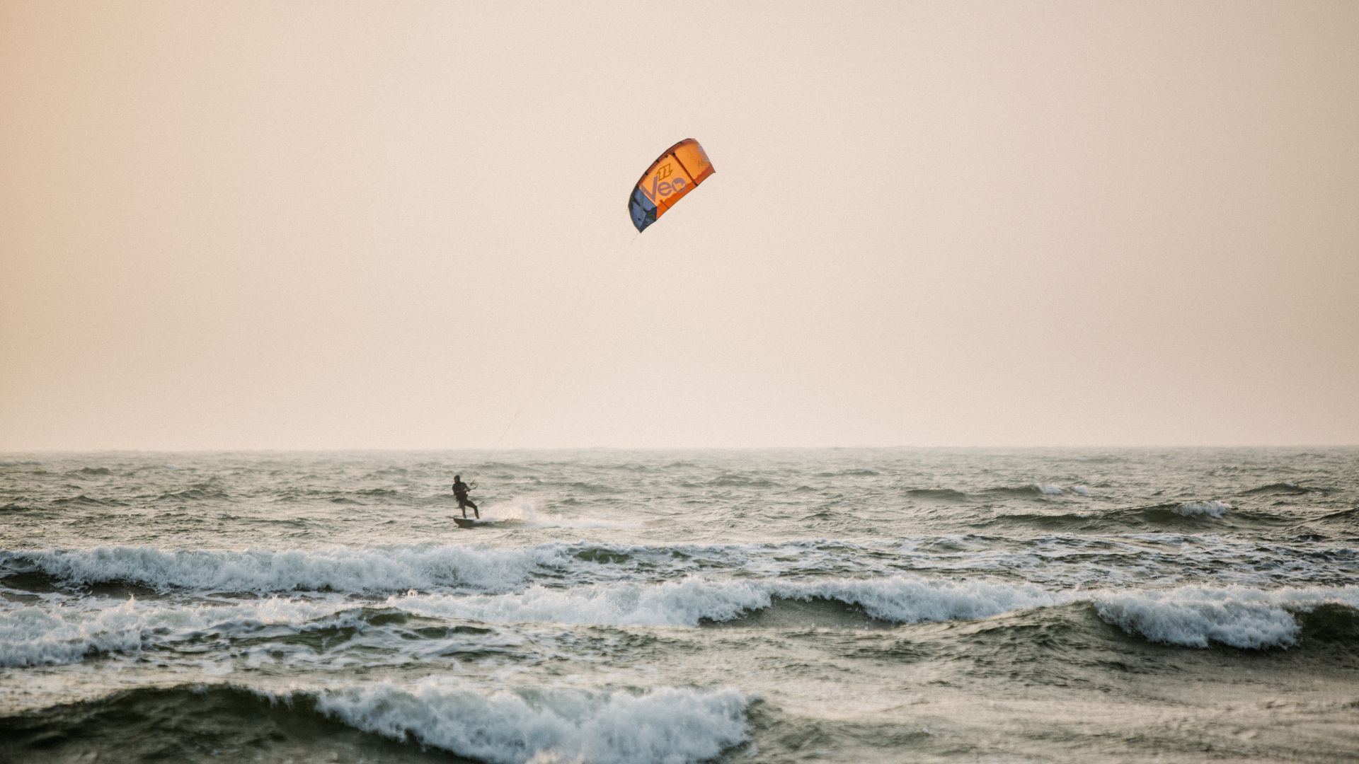 Sassnitz : Kite sur la côte de la mer Baltique devant Mukran