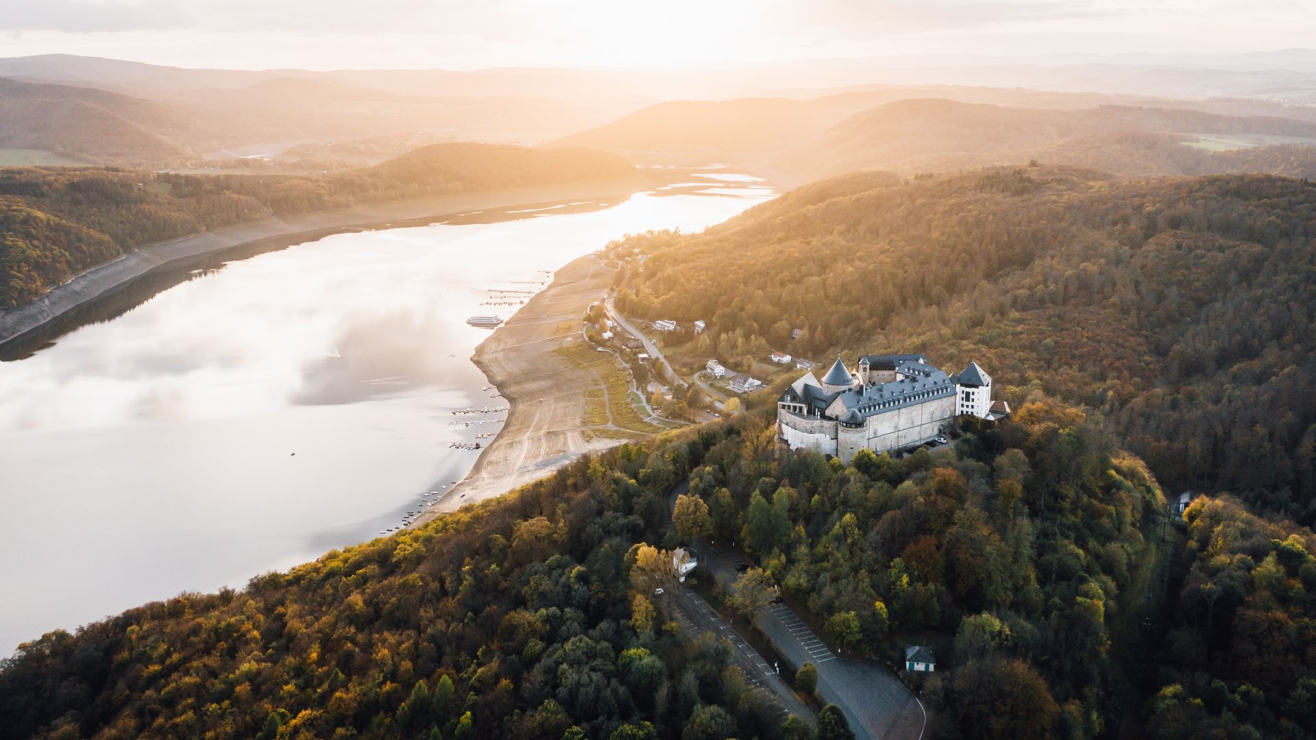 Urwaldsteig: Castle Waldeck and view on the Edersee