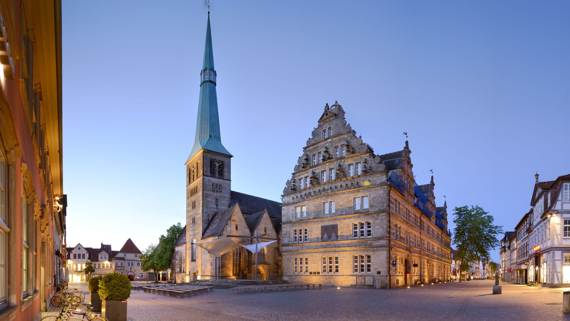 Hameln: Hochzeithaus mit Marktkirche am Marktplatz