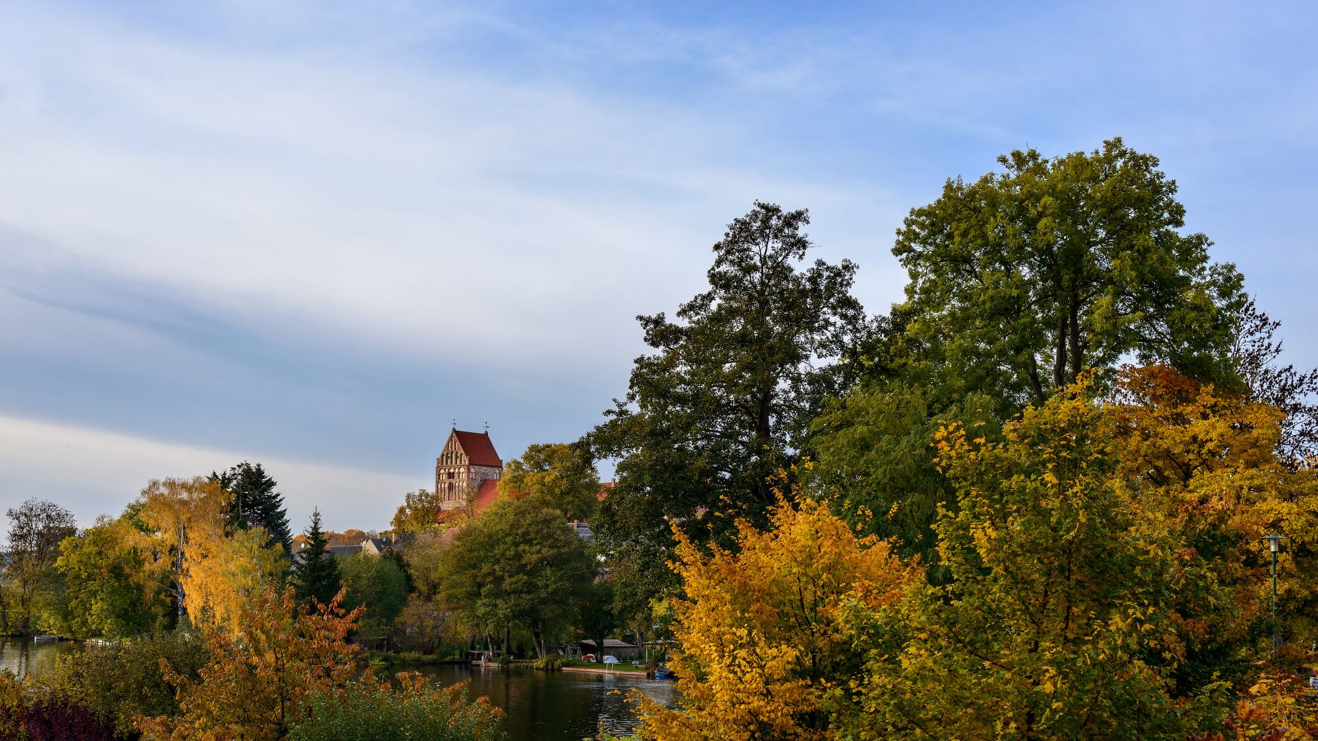 Lychen: Town lake with St. Johannes town church