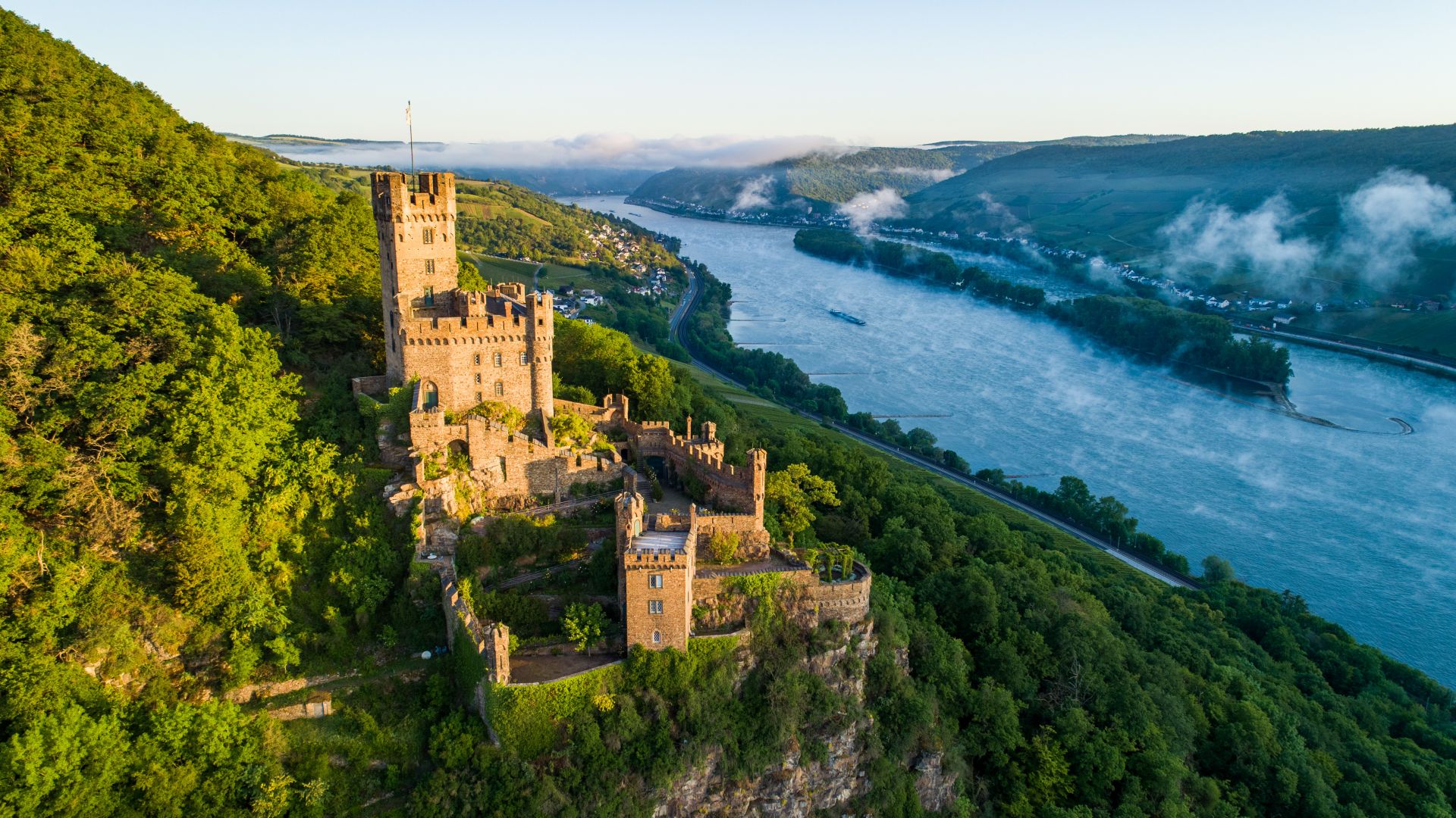 Niederheimbach: Aerial view of Sooneck Castle surrounded by the Bingen Forest with a view of the Rhine