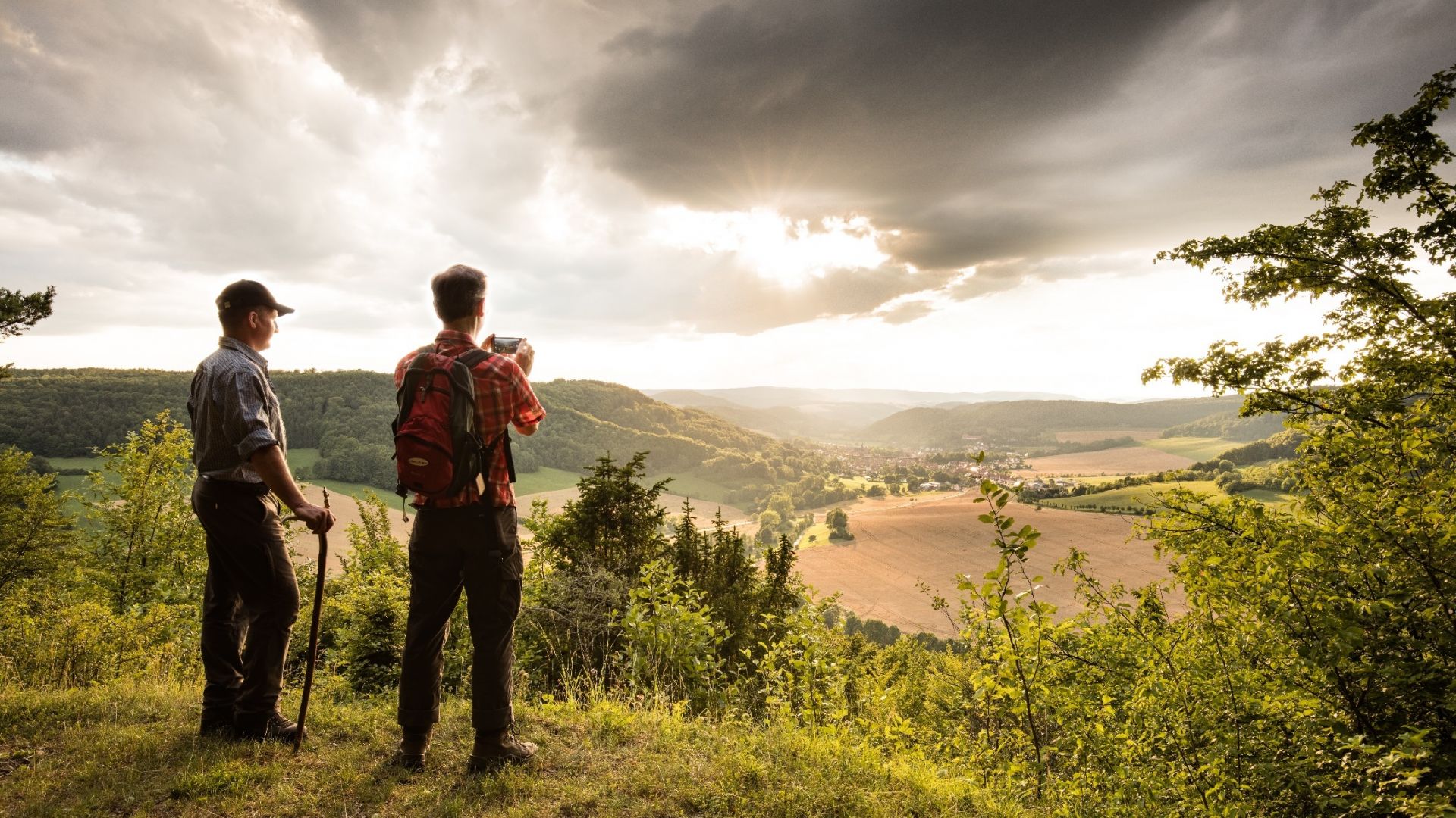 Lutter: Hikers looking down on Treffurt from Normannstein Castle in the Eichsfeld-Hainich-Werratal Nature Park.