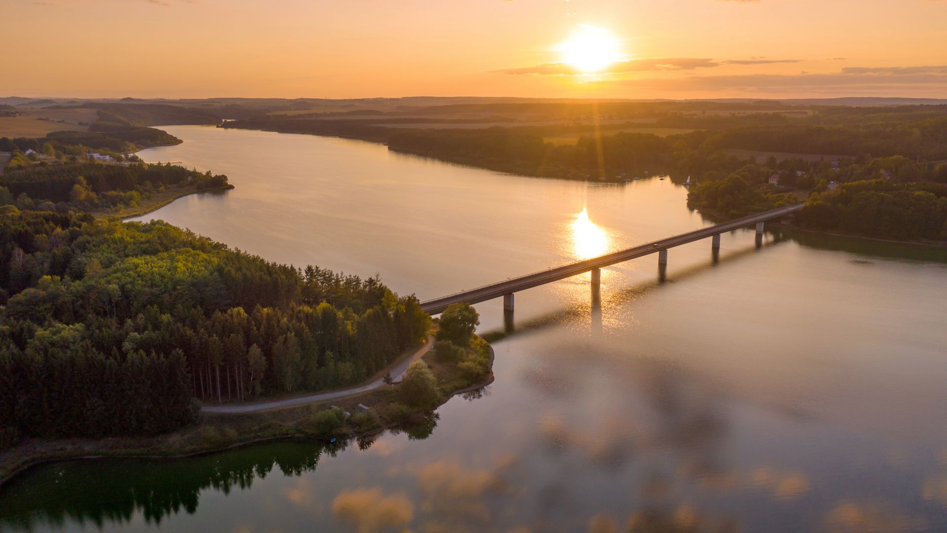 Zeulenroda-Triebes: Sunset on the Zeulenrodaer Meer at the Zeulenroda dam in the Vogtland region