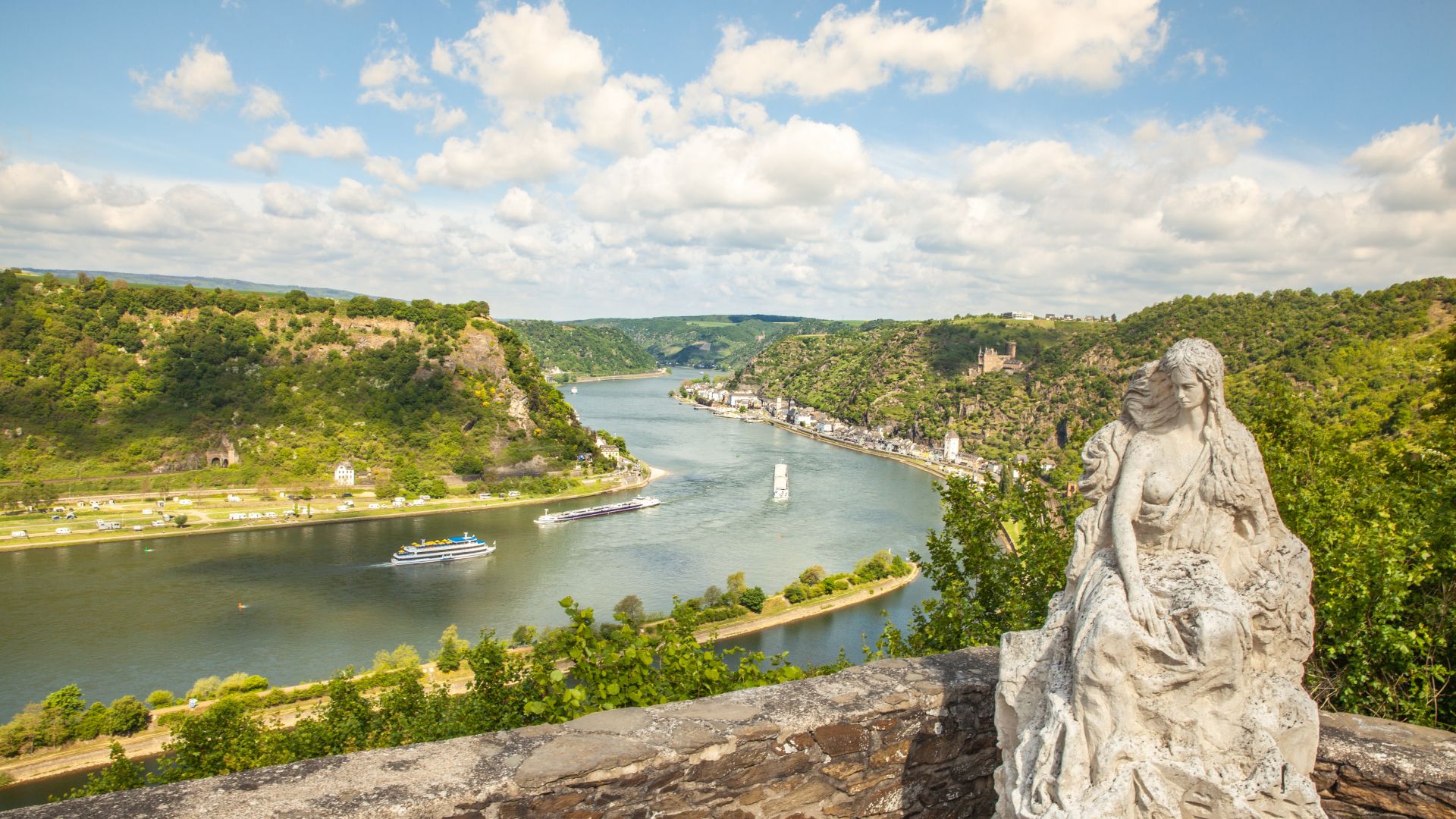 Sankt Goarshausen: Blick vom Loreley-Felsen auf die Rheintal-Landschaft, Rheinsteig;, Oberes Mittelrheintal