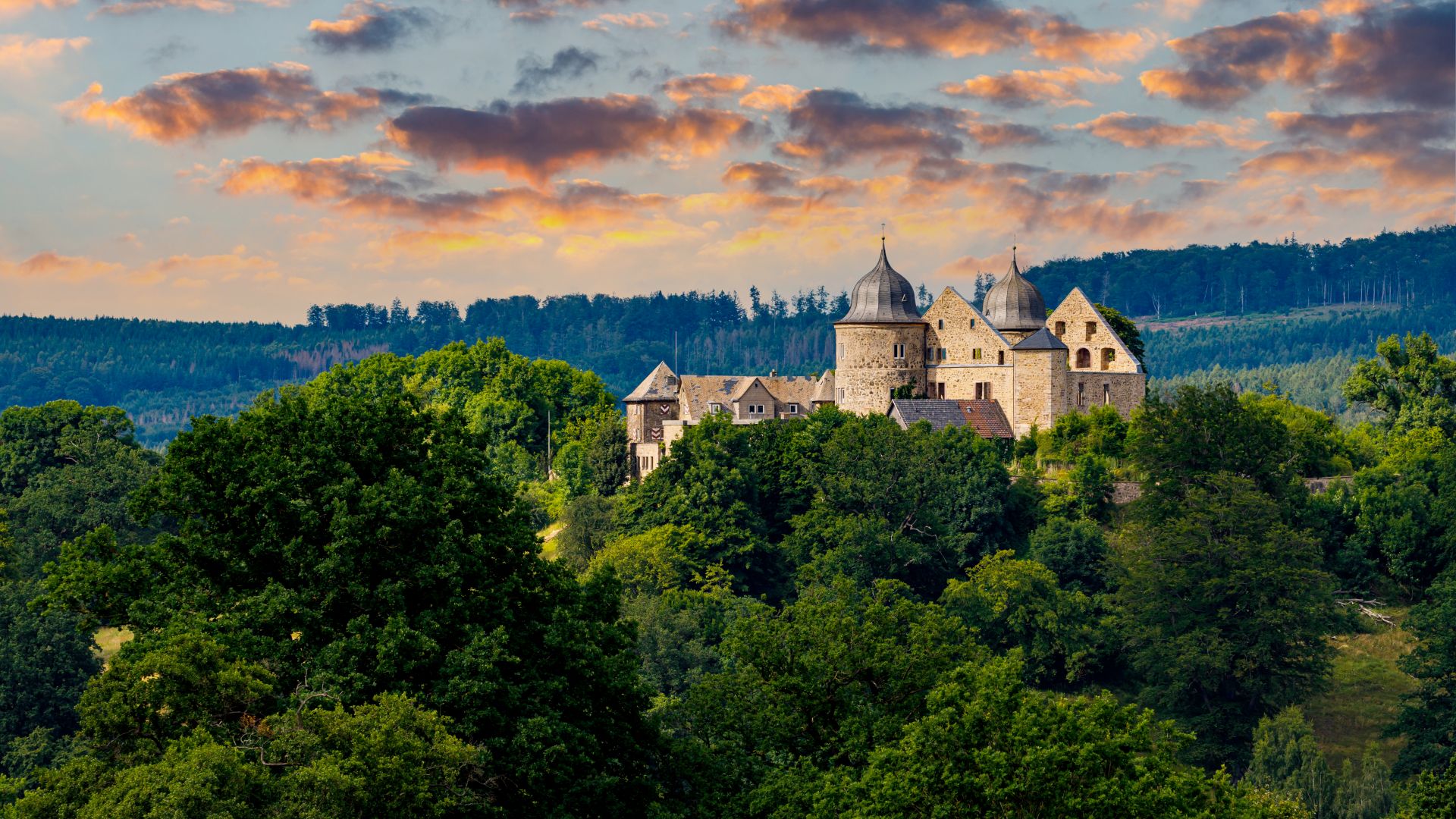 Hofgeismar: Blick auf das wunderschöne Dornröschenschloss Sababurg