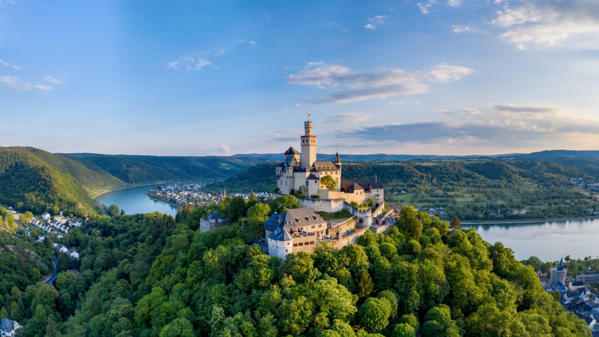 Braubach: Die Marksburg thront über dem Rhein, Route der Rheinromantik;, Oberes Mittelrheintal