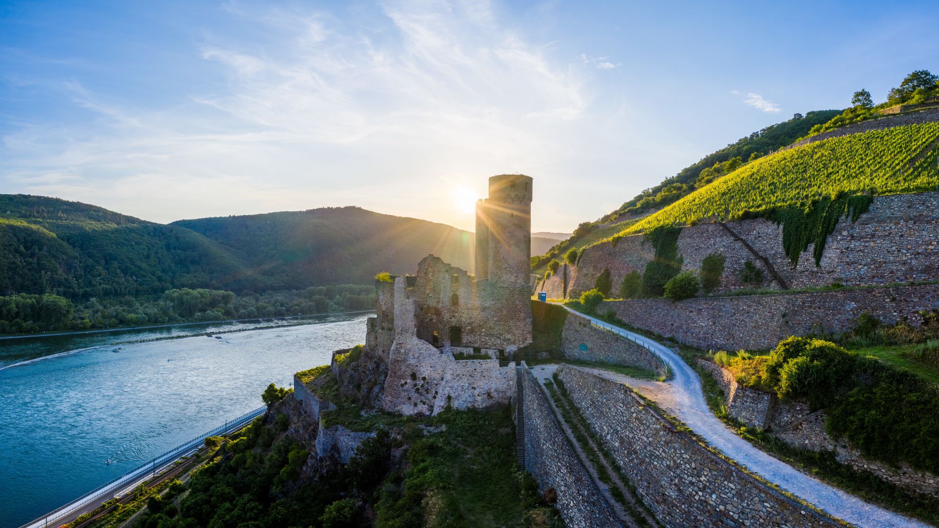 Rüdesheim: Burgruine Ehrenfels am Rhein, Route der Rheinromantik, Rheinsteig