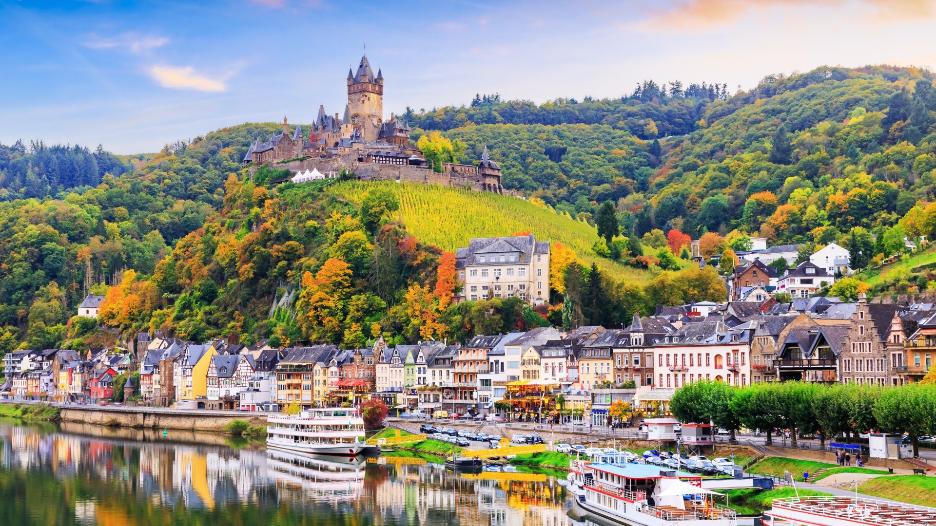 Foto der Reichsburg Cochem über der Mosel