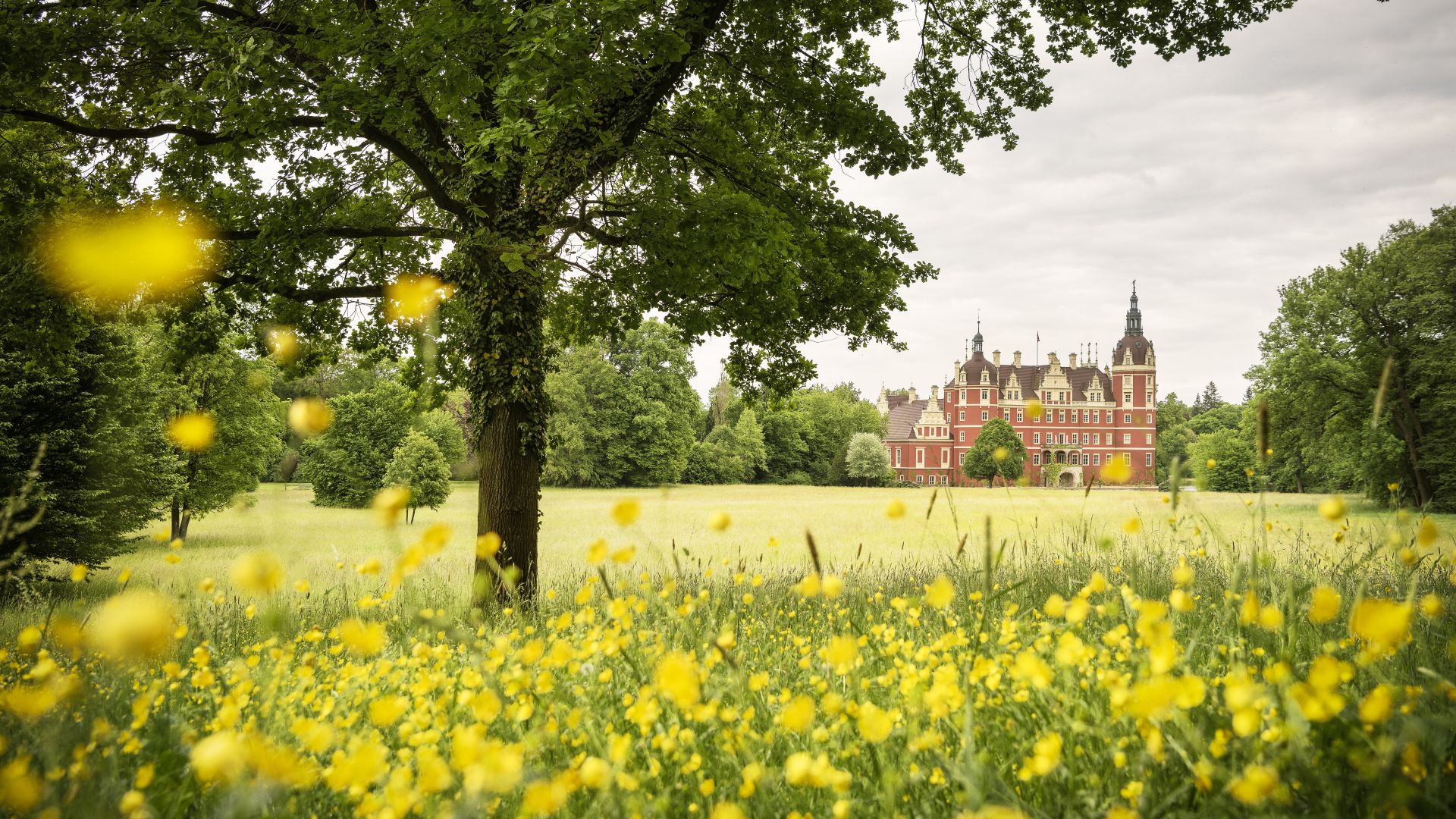 Bad Muskau: Neues Schloss mit Fürst Pückler Park, UNESCO Welterbe