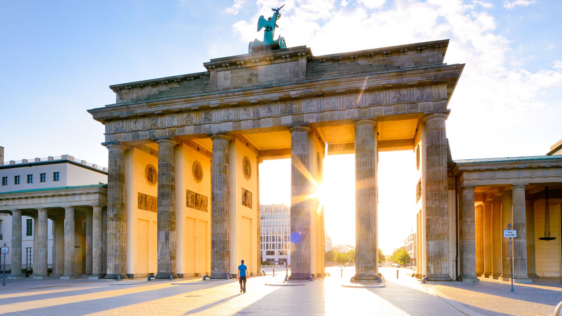 Berlin: Brandenburger Tor vom Platz des 18. März aus