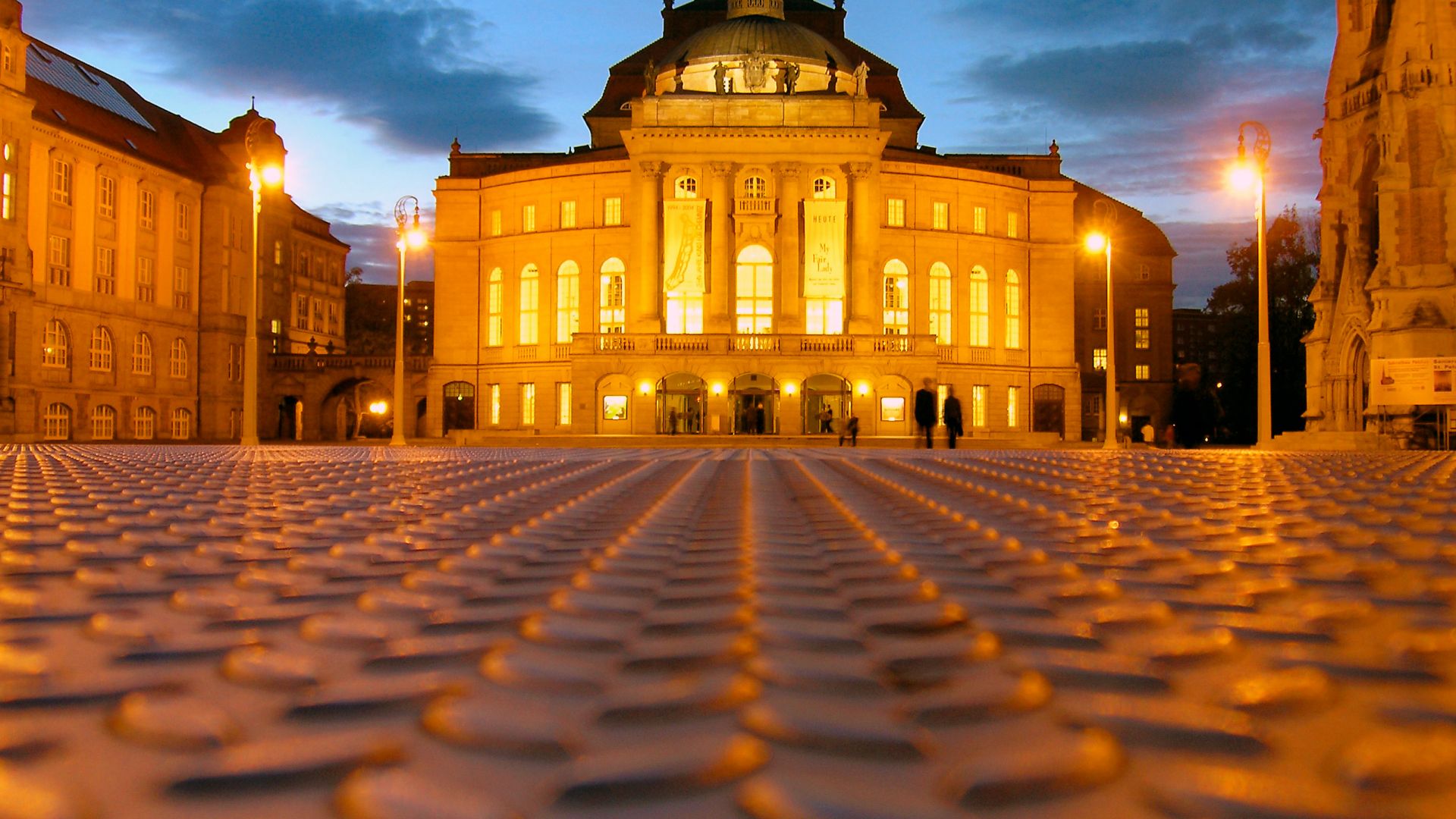 Chemnitz: Opera at dusk