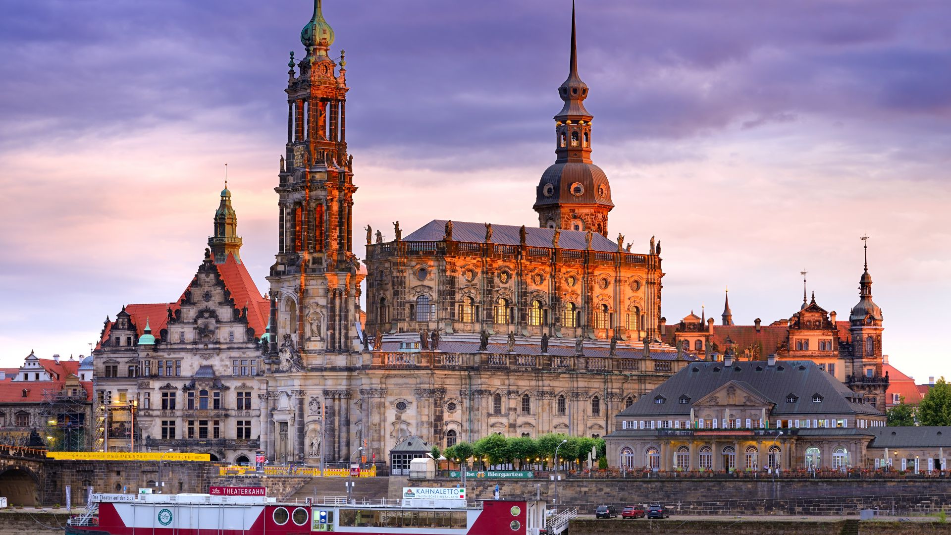 Dresden: Elbufer mit Hofkirche