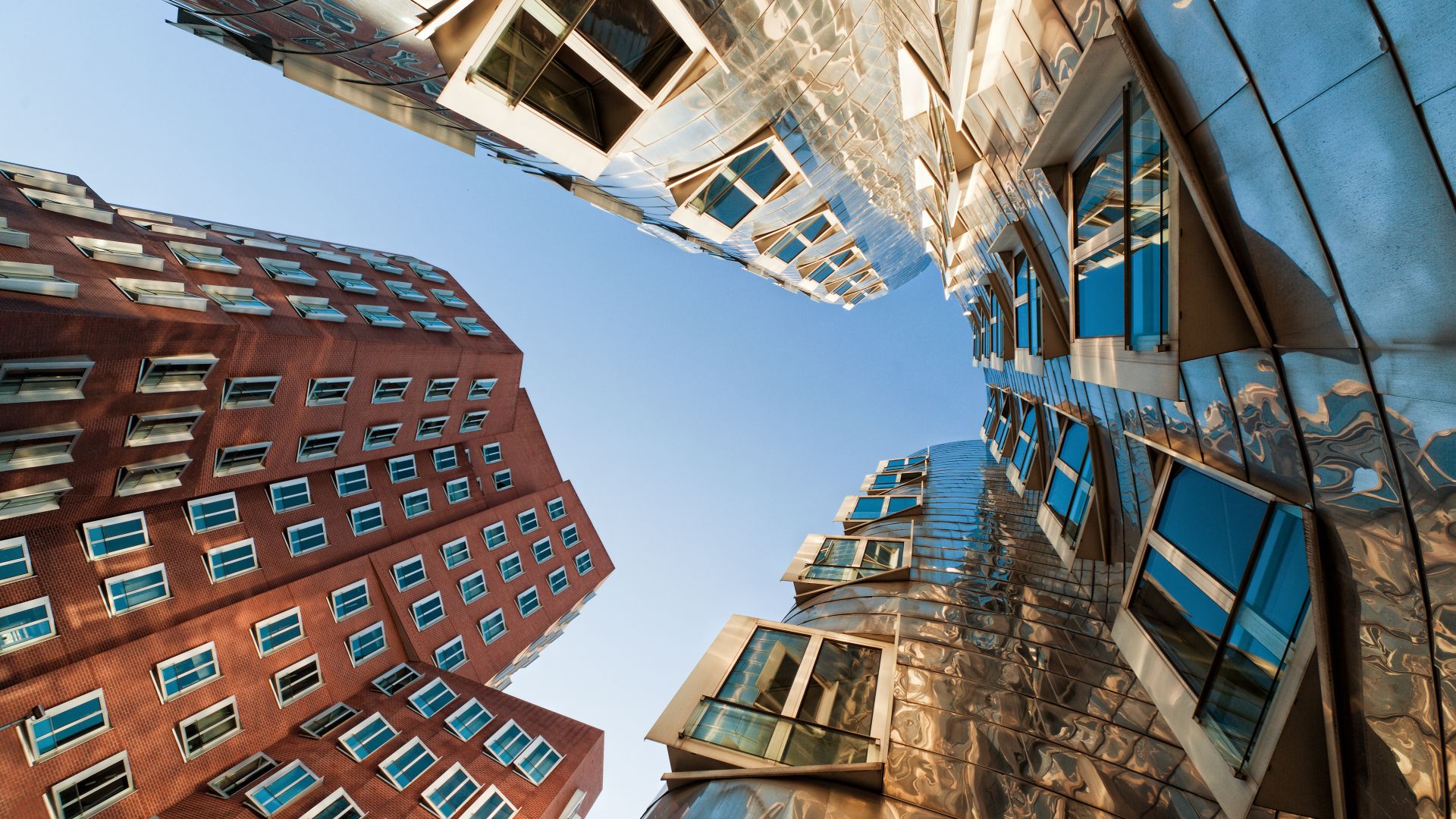 Düsseldorf: Medienhafen, Frank O'Gehry-Bauten, Froschperspektive