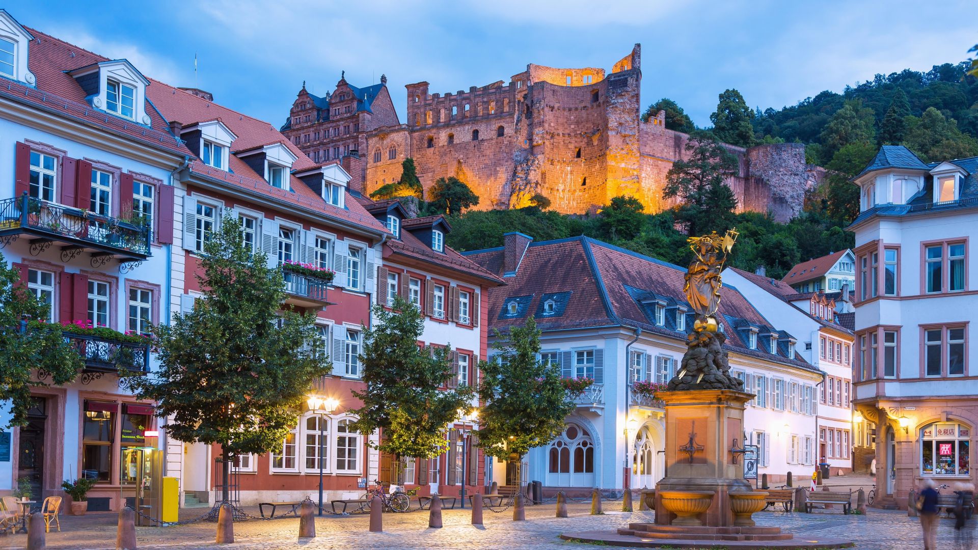 Heidelberg: Kornmarkt avec statue de la Madone devant le château de Heidelberg