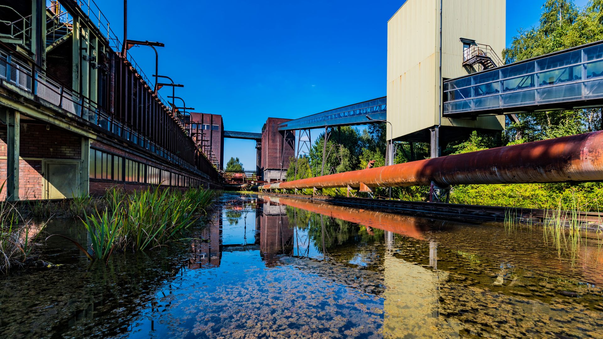 Dortmund : Lac miroir dans le monument industriel Kokerei Hansa