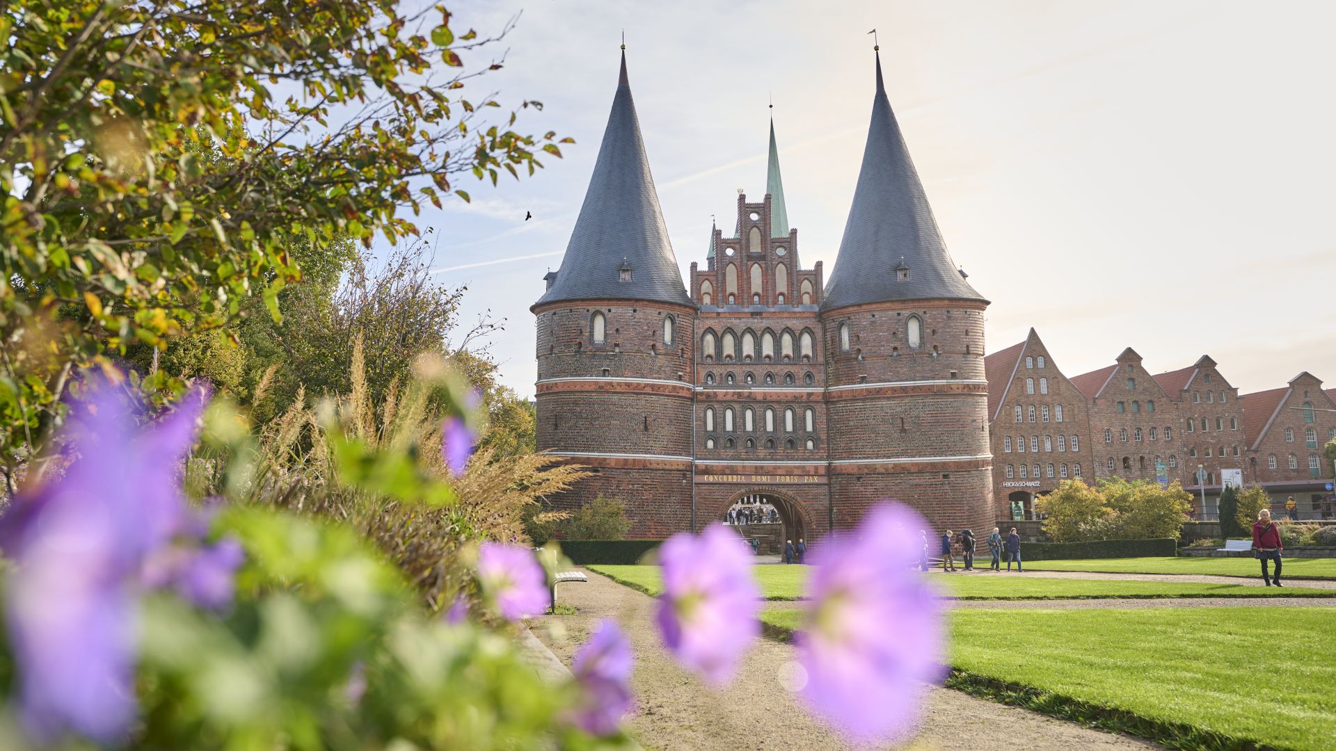 Lübeck : Porte Holstentor avec parc
