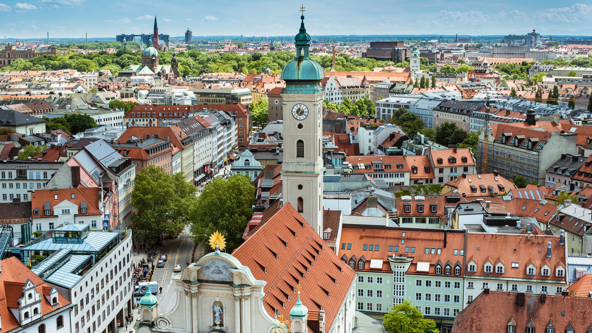 Munich: view towards Viktualienmarkt, Church of the Holy Spirit