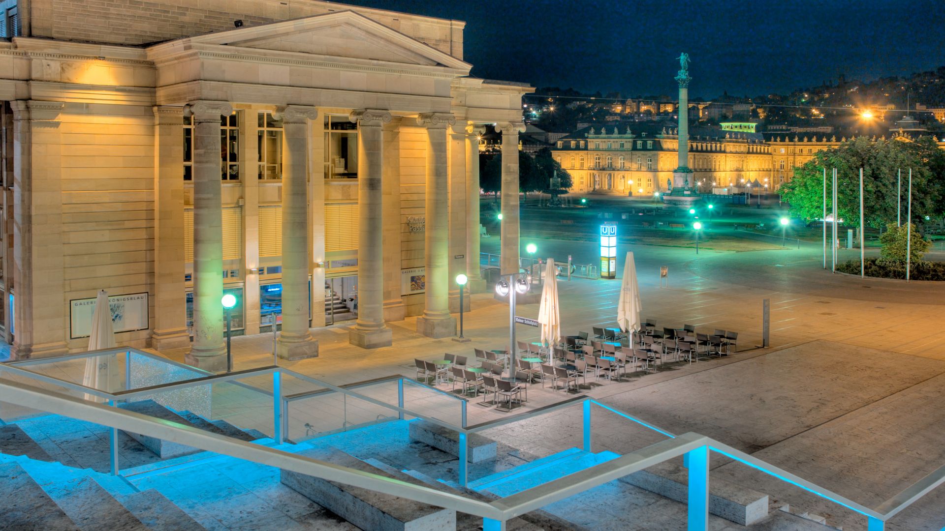 Stuttgart: Koenigsbau, Palace Square by night