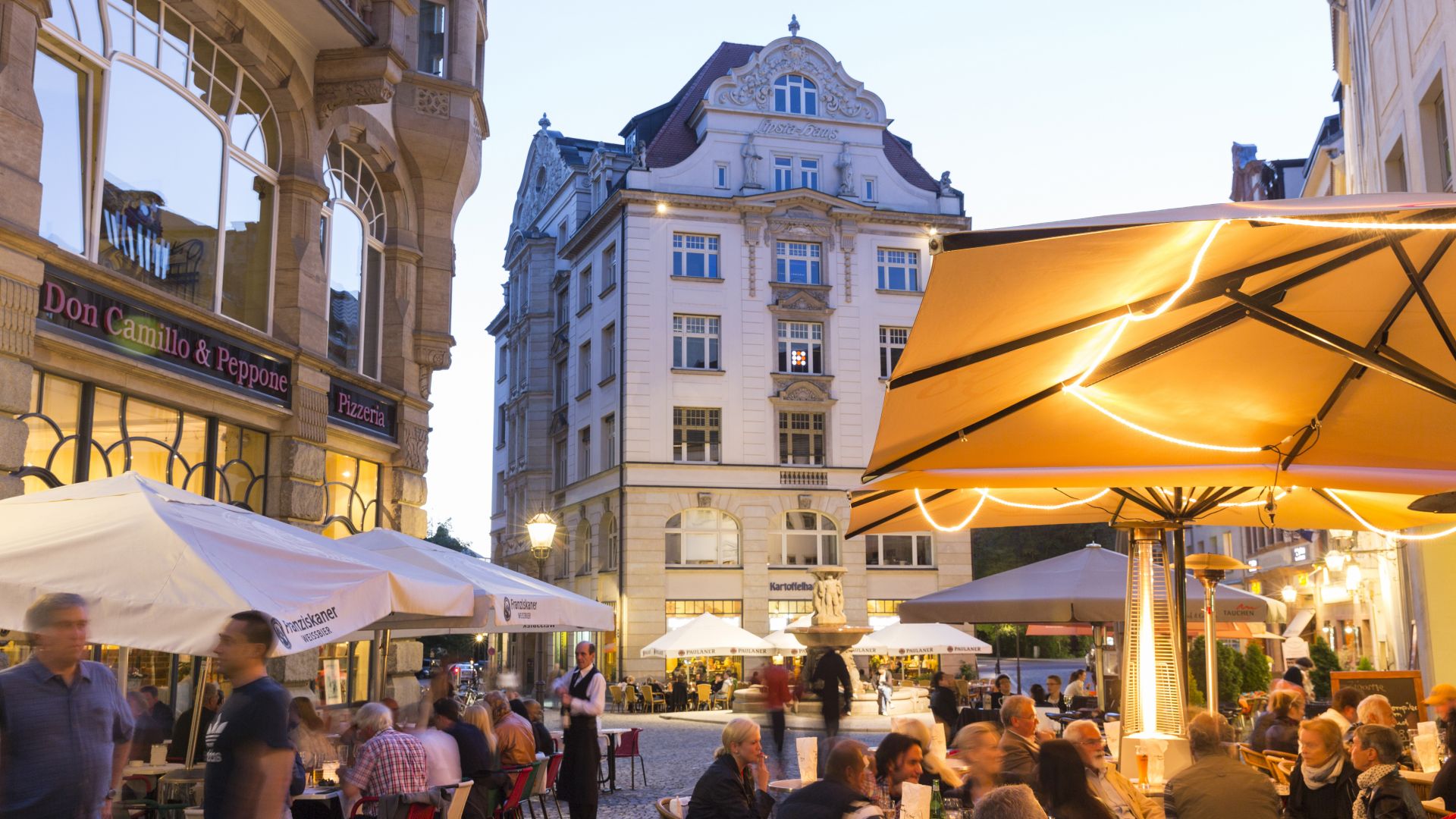 Leipzig : le quartier des bars Drallewatsch rempli de gens en soirée