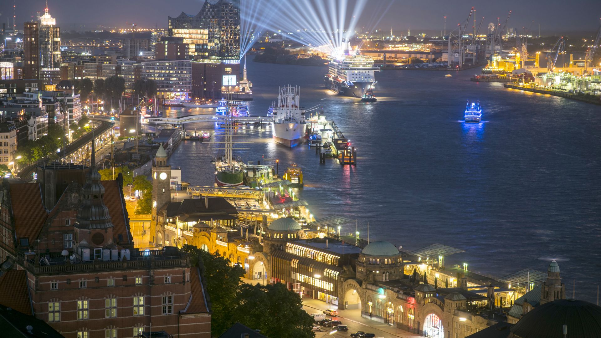 Hamburg: Launching in the Port of Hamburg, Elbphilharmonie