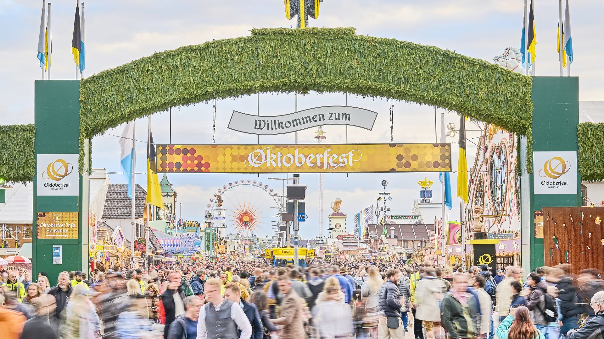 München: Eingang des Oktoberfestplatzes