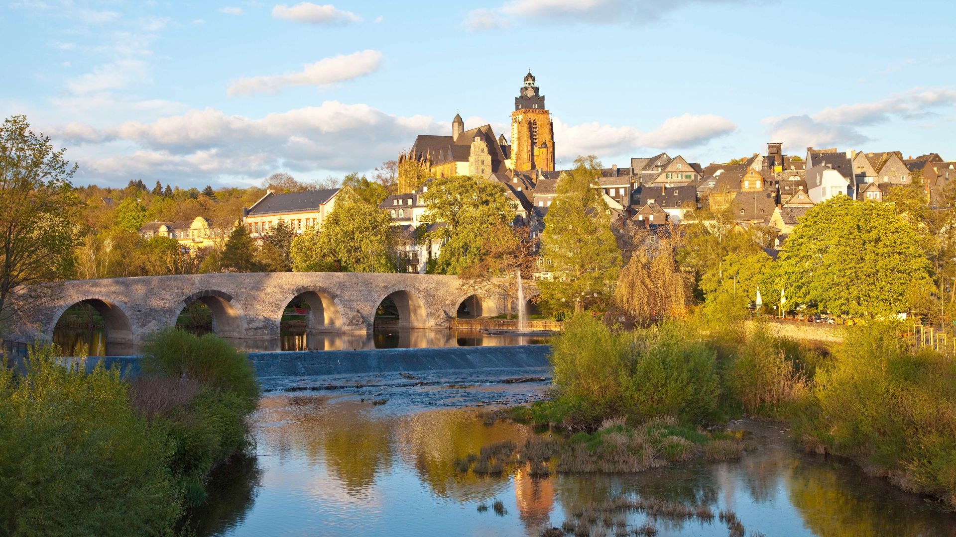 Wetzlar : Vieux pont de la Lahn avec cathédrale