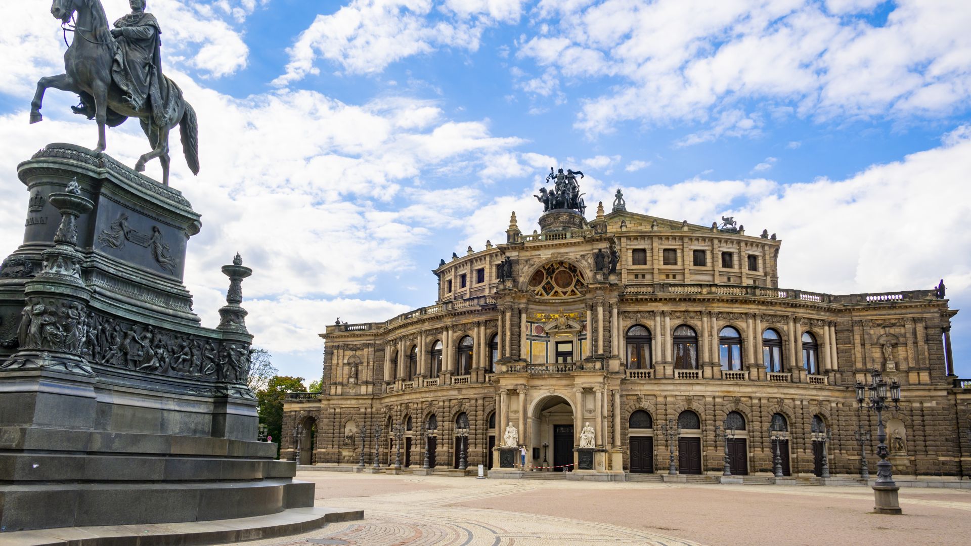 Dresden: Semperoper Theaterplatz